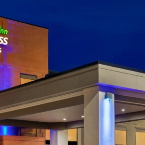 Holiday Inn Express and Suites Opelousas